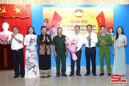 Former NA Vice Chairwoman join Great National Unity Festival in Quyet Thang ward