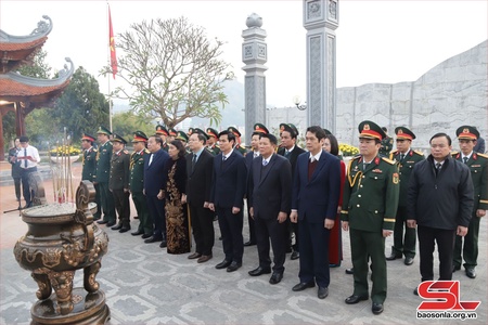 Provincial leaders pay tribute to President Ho Chi Minh on army’s anniversary 