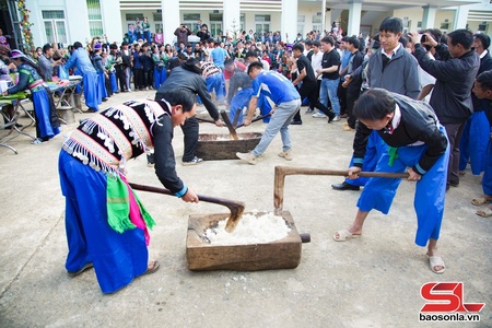 "Journey to the ancient rock field of Hang Chu commune" festival features diverse activities