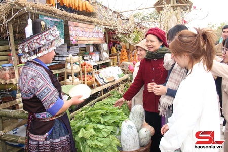 Distinctive products displayed at Quynh Nhai Culture, Sports, and Tourism Week