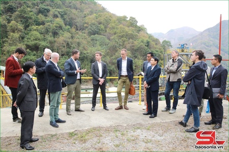 EU Ambassador to Vietnam visits Phuc hamlet nickel mine