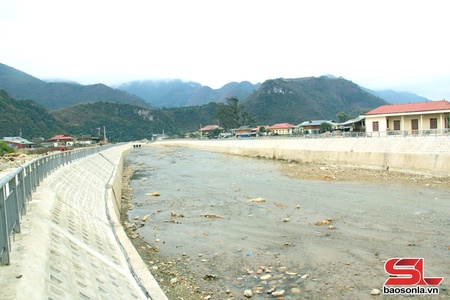 Anti-landslide embankment at Luot hamlet residential area completed 