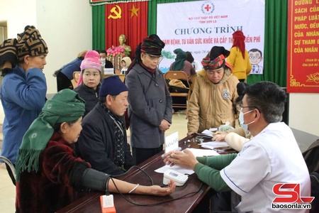 Free medical examination, drug offered for people in Mai Son