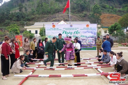 Yen Chau holds All-People's Border Defence Festival