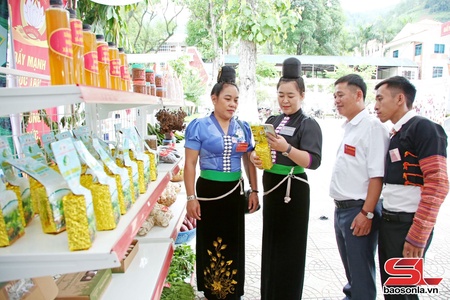 Choi tàng chương hay xuần tỉnh Sơn La khài ngai nẳng chợ lạt