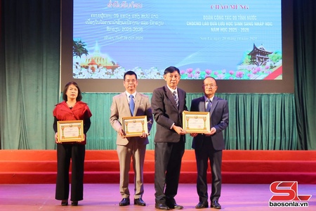 Son La College welcomes 397 Lao students for new academic year