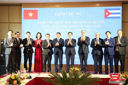 Paz côngz xưv ntơưv Đại sứ quán têz qơưk Cộng hòa Cuba ntơưv Việt Nam shuôk thiaz uô hâux lưv ntơưv tỉnh Sơn La