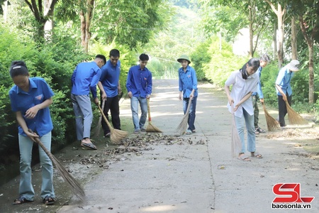  Chấp năm luông pùn pẹk sàư bón kìn dú cuồng tẳng tánh bản na máư 