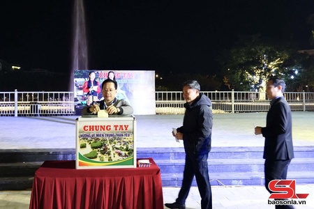   Gruô hu pêx xênhv "Côngv têk paz pêx xênhv đruôz đraz têz qơưk"