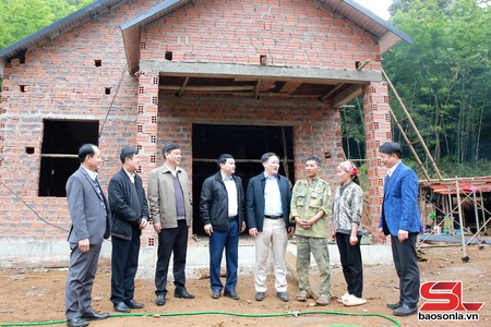 Provincial leader urges accelerating upgrade of Long Sap into int’l border gate