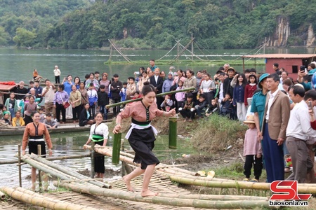 Folk games promoted at Tuong Ha cultural festival 
