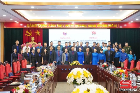 Youth Unions of Son La and Laos’ Oudomxay and Xayabury provinces hold talks