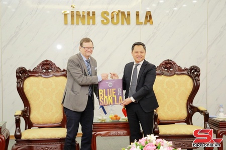  Đại sứ đặc mệnh toàn quyền mương Cộng hòa Phần Lan nẳng Việt Nam ma tặc chao phủ uần pa tỉnh Sơn La
