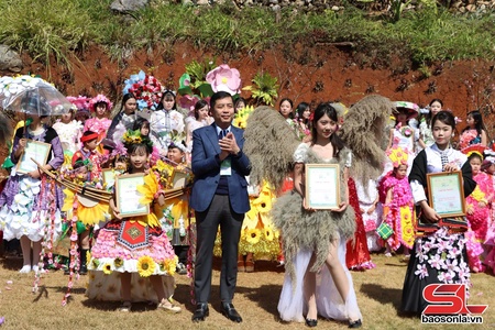 Siz tưr hnar tsông yo jông Mộc Châu - luz chaix pax tơưs