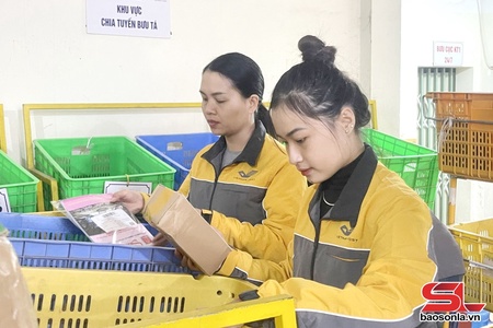 Tạk ằn pâng hảư công nghiệp cánh cạ khài mả pe