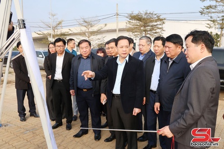 Thường trực Tỉnh ủy shuôk thiaz uô nuv đros Ban Saiz car têx thax công nghiệp tỉnh