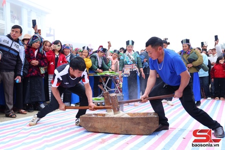 Hnuz grâuv pax nthuôr txux chi Hmôngz xã Xím Vàng