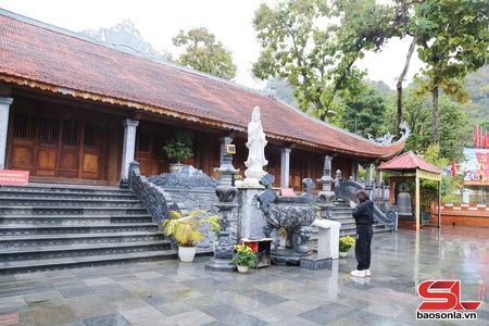 Bax njôngr tok kruô tuôx hlơưr shaz, saiz tsêr mnov hâu shông yiaz 