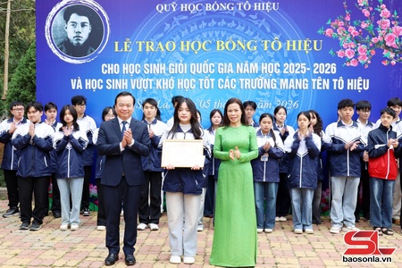 Nhôm xỏng học bổng Tô Hiệu haử học sinh giỏi hươn mương cánh học sinh khảm pộn chu khù dạk cha vạy ép hiên đì
