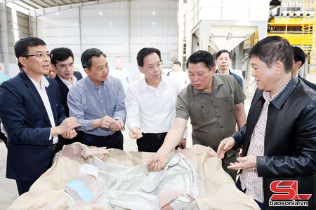 	
Thường trực Tỉnh ủy Sơn La dệt vịa cắp pưng xã Mường Chanh, Chiềng Mai, Chiềng Mung, Tà Hộc, Chiềng Sung, Mai Sơn