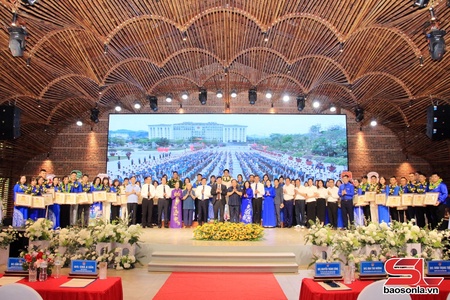 Njiz njêx muôs saiz hloz 95 shông hnuz tsa yênhx Đoàn TNCS Hồ Chí Minh thiaz kruôk cán bộ Đoàn, têx hluô lês hâux lưv jông