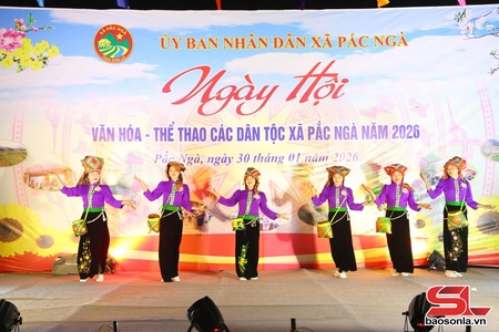 Đơi kìn dú văn hóa khòng po me chựa côn Tay phổng nòng nặm te