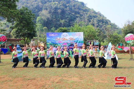 Gameshow “Lok trâu jêx jok” ntơưv xã Muổi Nọi thiaz Bình Thuận.