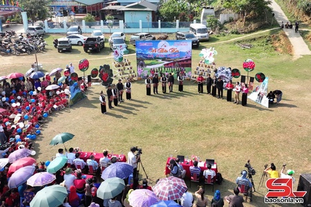 Gameshow “Lok trâu jêx jok” ntơưv xã Muổi Nọi thiaz Bình Thuận.