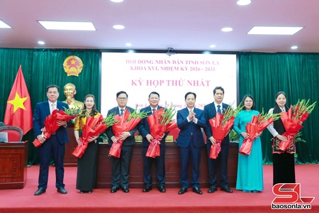 Lo Minh Hung re-elected as Chairman of 16th provincial People’s Council with absolute approval