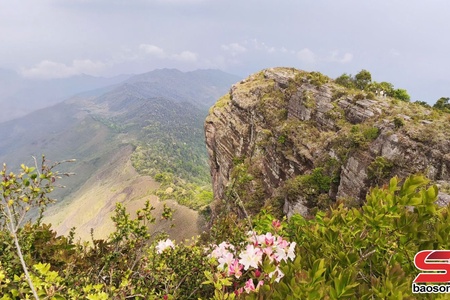 Huôv tsar nuôv zax hiking thiaz trekking