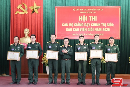 Contest held for outstanding political lecturers, rapporteurs