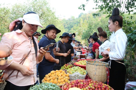 Đoàn Famtrip bấng le, qua ỉn nẳng phương Chiêng An