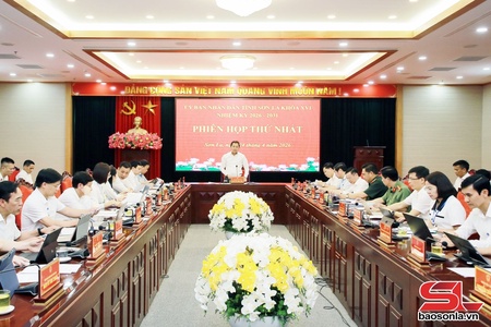 Phiên họp cốc khọe UBND tỉnh Sơn La khóa XVI