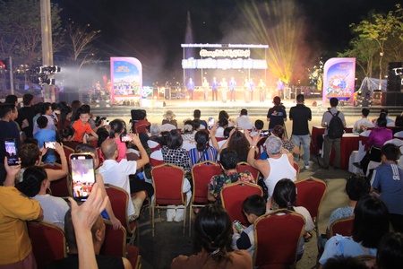 Son La art programme celebrates reunification anniversary