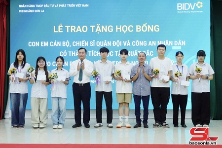 Sơn La krưr 57 poz nhiax paz trâu têx mê nhuôv cán bộ, chiến sĩ