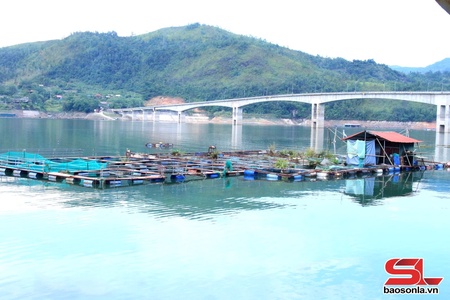 Quỳnh Nhai nho sùng lang đì luông tảnh liệng, dệt pưng tồ dú cuồng nặm nẳng nòng lừng nặm