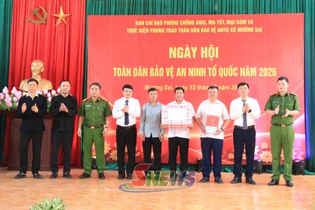Mự hội Tênh lài dân mương pảy chự tiêng àn Bản mương nẳng xã Mường Sại