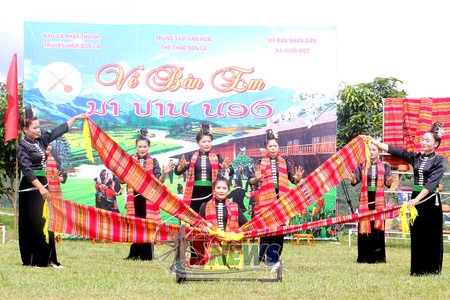 Game show jêx jok nthuôr txux chi ntơưv xã Huổi Một