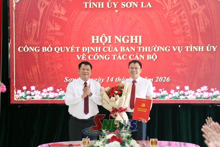 Tsa Hiệu trưởng Yar cơưv Chính trị tỉnh