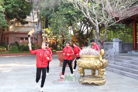 Traditional flame lighting ceremony held ahead of 10th Son La Sports Games