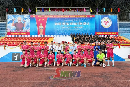 Friendly football match between provincial police and military forces thrills spectators
