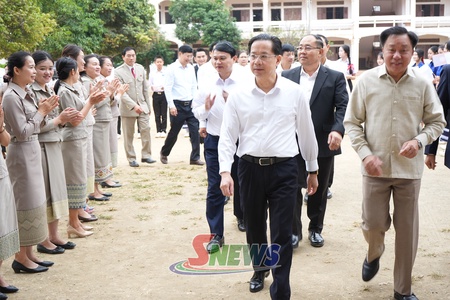 Paz đại biểu cấp siaz tỉnh Sơn La muk shuôk, krưr huv Yar cơưv THPT Phăn La, tỉnh Hủa Phăn