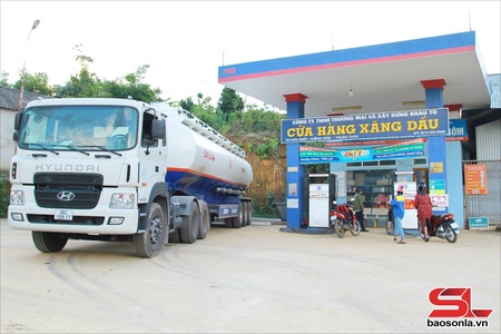 Ủy ban Thường vụ Quốc hội khóa XV thông qua Nghị quyết về mức thuế bảo vệ môi trường đối với xăng, dầu, mỡ nhờn