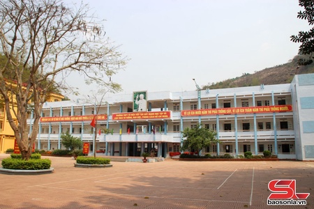 Hạ thương sân trường
