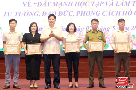 Đơn vị tiêu biểu học tập và làm theo Bác