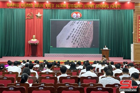 Học Bác về tinh thần nêu gương
