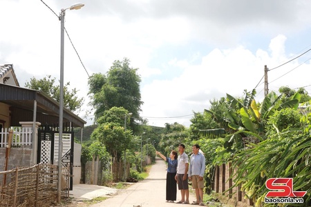 Nặm Dên đoàn kết xây dựng nông thôn mới