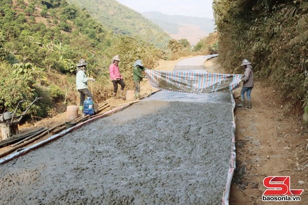 Đầu tư đường giao thông vùng đồng bào dân tộc thiểu số