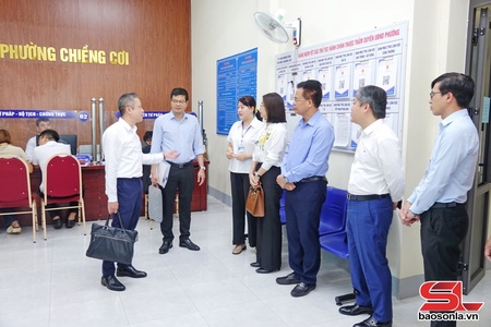 Xây dựng chính quyền vì nhân dân phục vụ