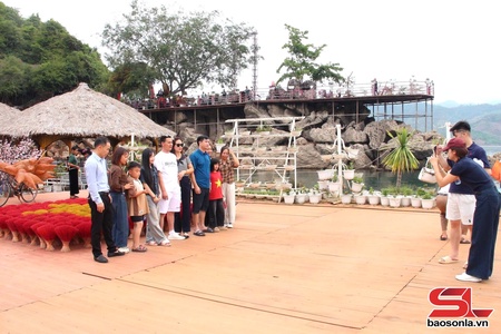 Quỳnh Nhai phát triển các HTX phi nông nghiệp